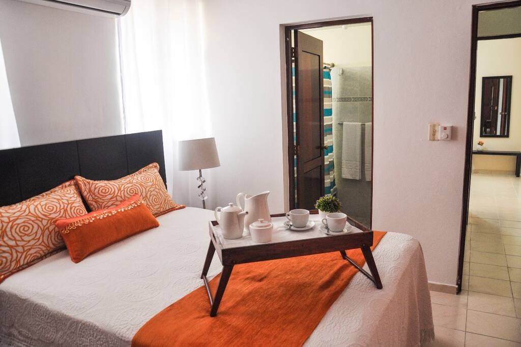 Te imaginas desayunando en la cama. Una experiencia inolvidable y llena de detalles, es lo que vivirás en este hermoso apartamento.