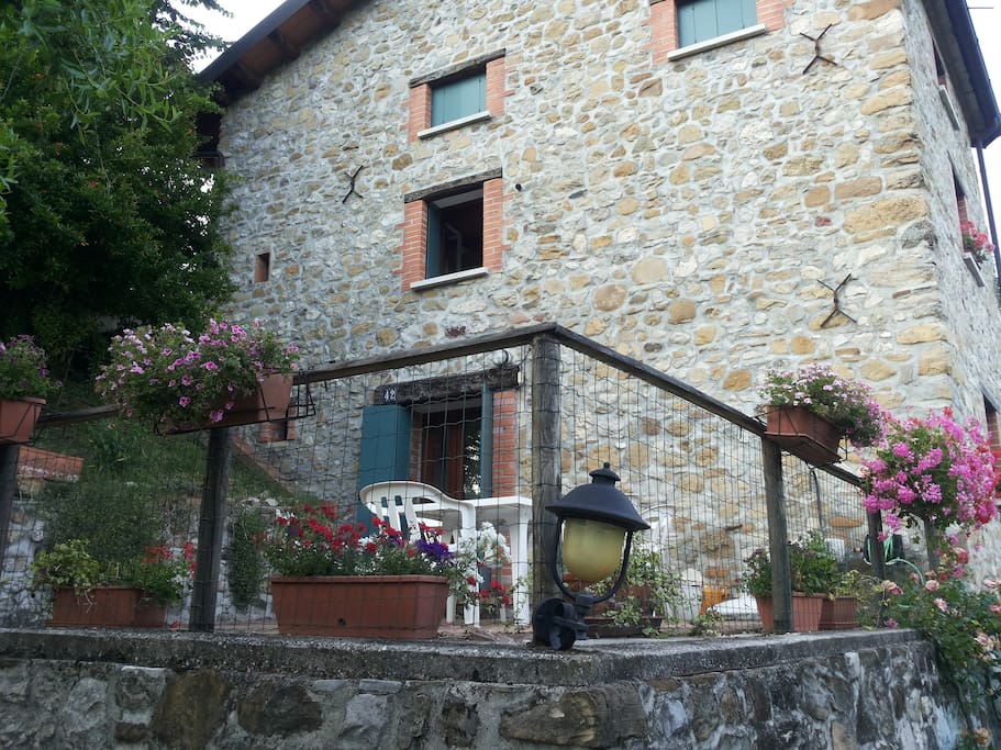 l'ingresso e la terrazza
