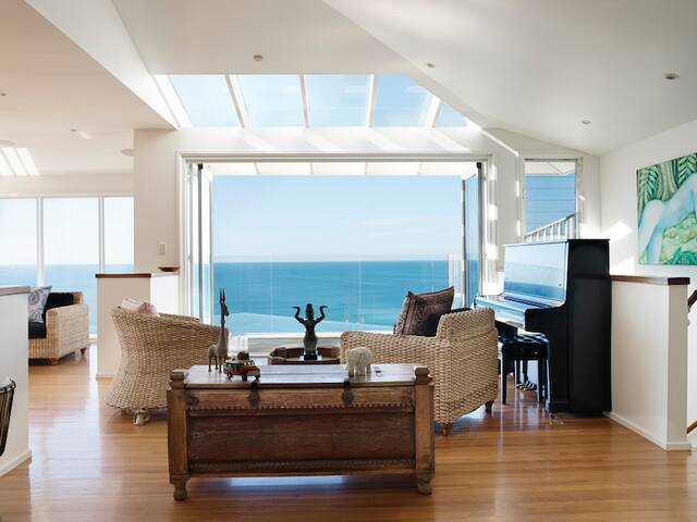 Luxury Ocean Front House Beached At Bungan gallery image 3