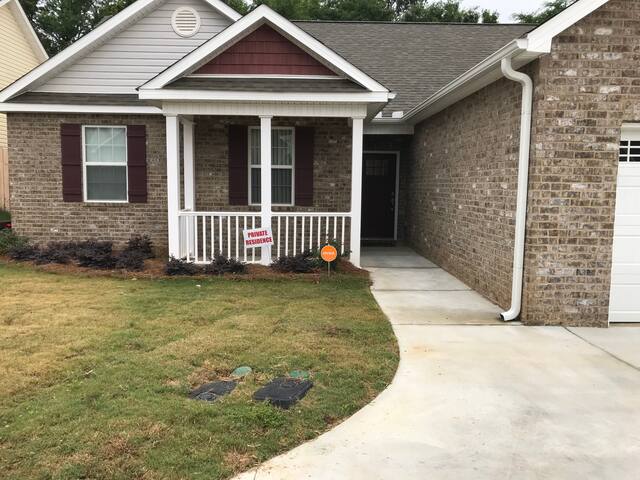 Close to I 75, AFB, Hospitals,Perry Fairgnd Rm 2