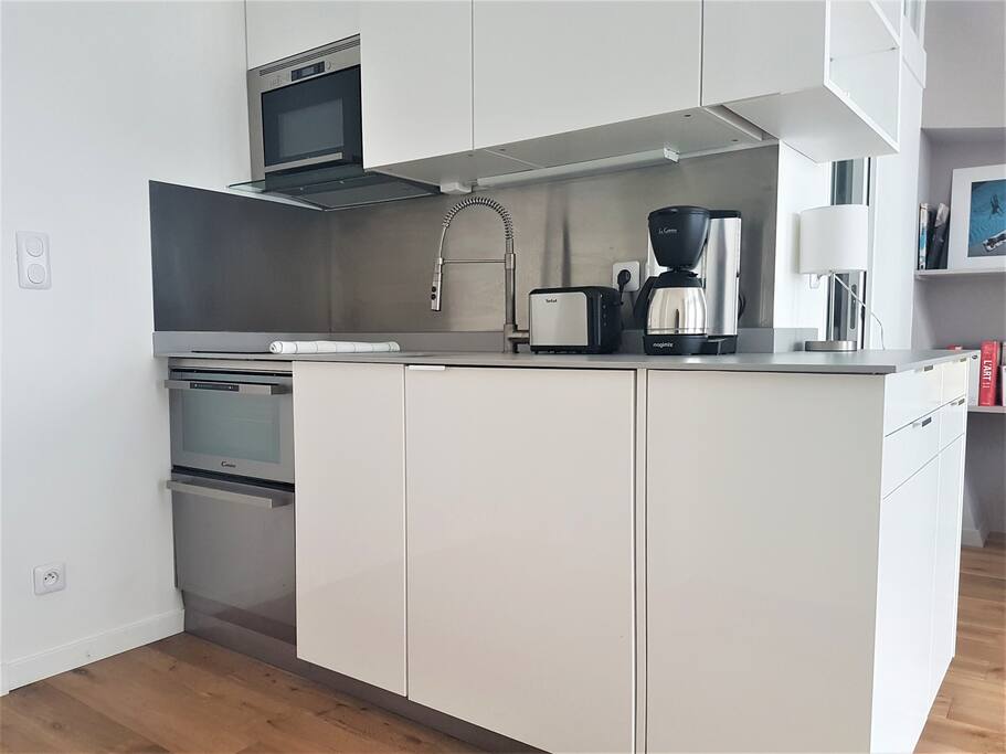 Equipped kitchen : oven, dishwasher, microwaves, coffee maker, toaster...