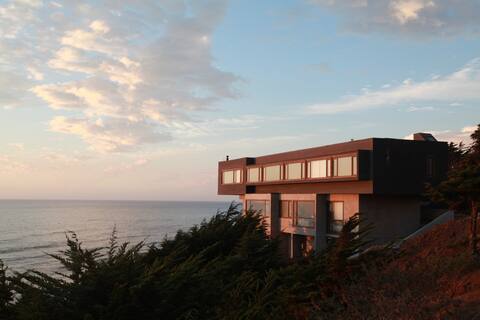 Casa Cliff. 3 suite facing the sea and the beach.