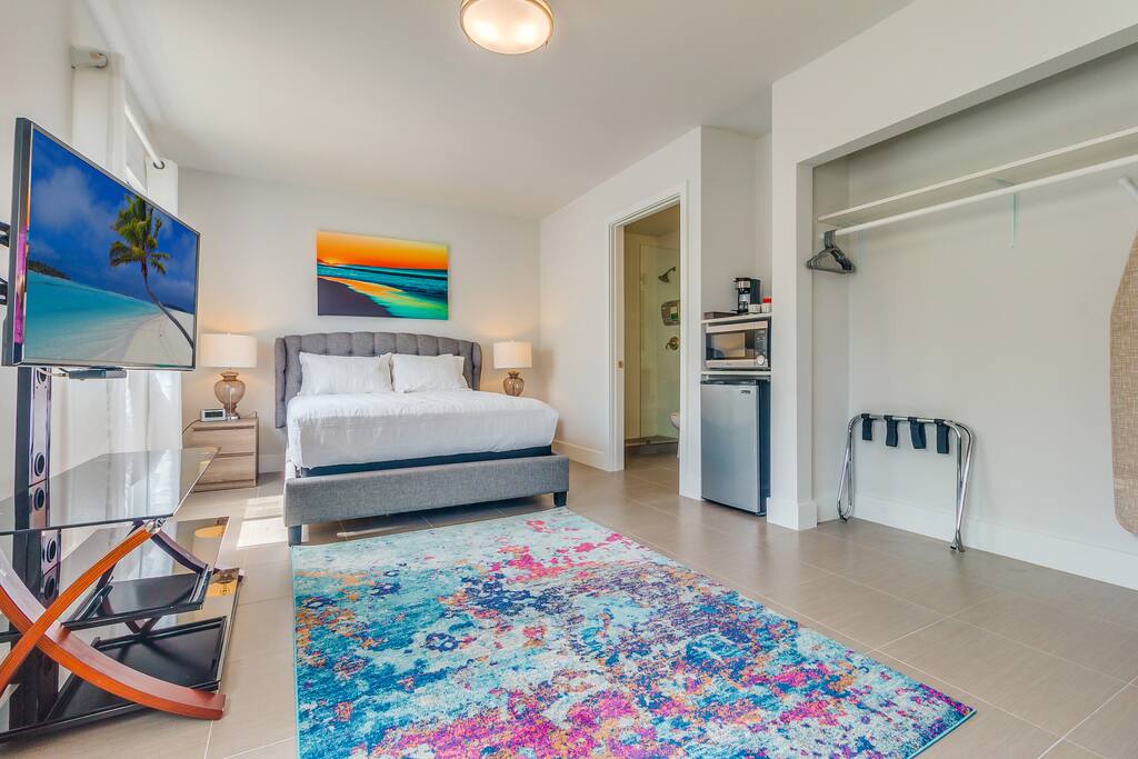 Suite 212 living area