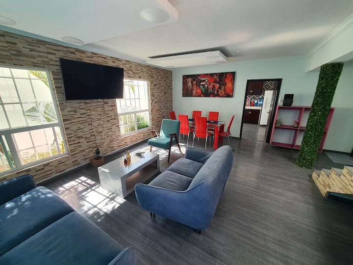 La Casa Blanca (Centrally located with garage) Houses for Rent in