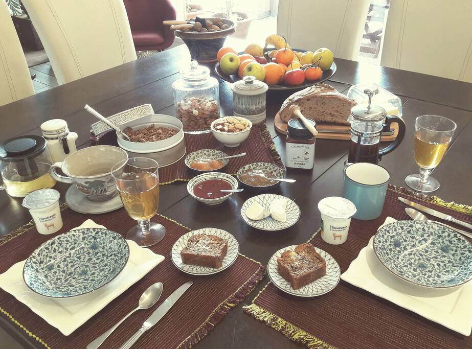 Petit déjeuner fait maison.