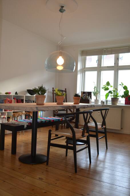 Dining room with space for eight diners. Extra chairs available
