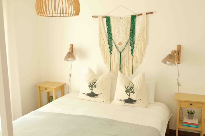 King bedroom (1 kingsize bed 180x200)