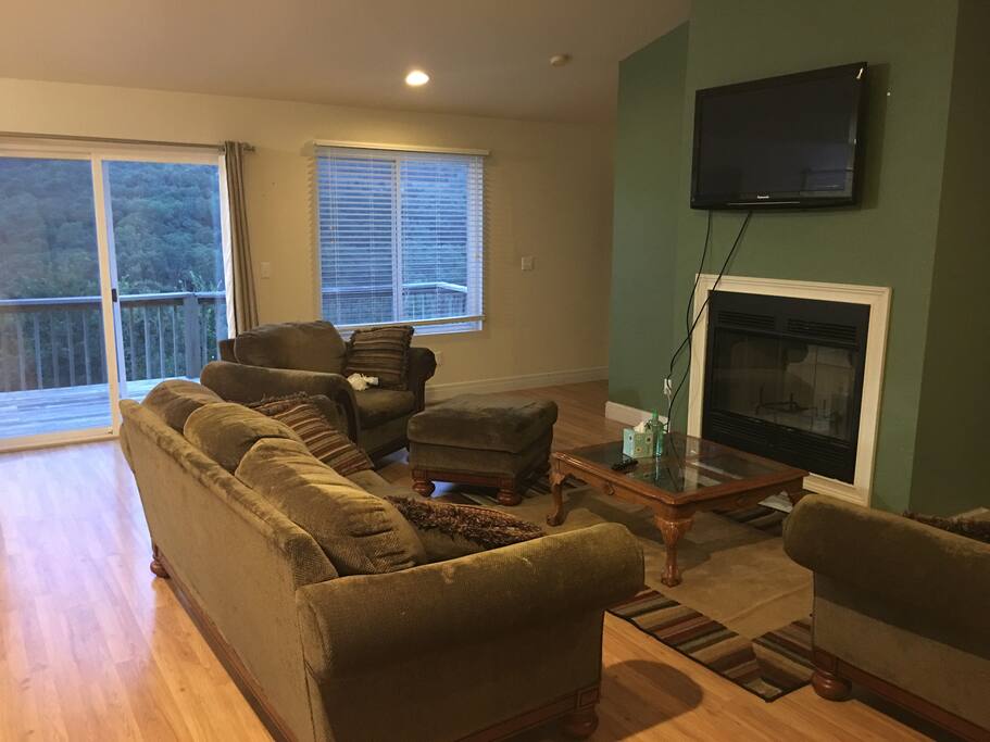 Upstairs living room with awesome view.