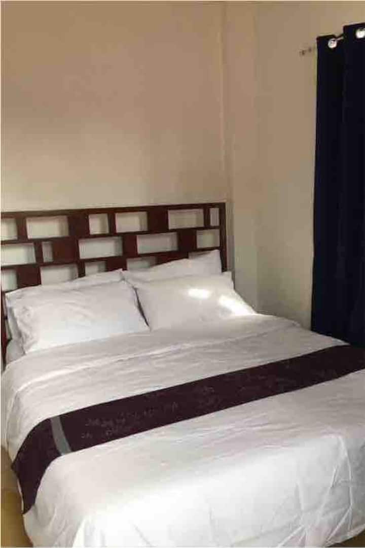 Master bedroom Queen size bed with Split Aircon 