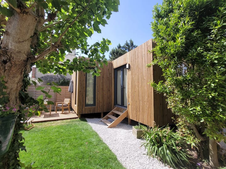 "La Cabane du Trail" with garden, close to the sea