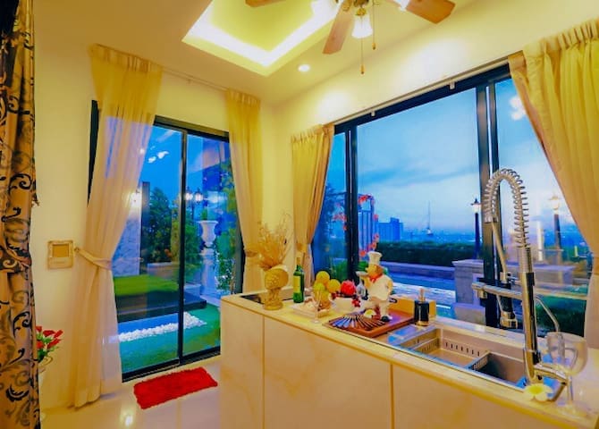 The Sovereign’s Retreat gallery image 4