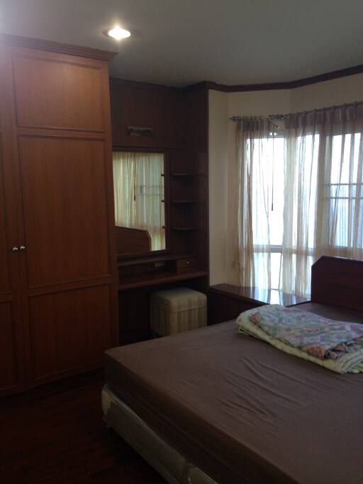 Bedroom 2 with mountain view and sea