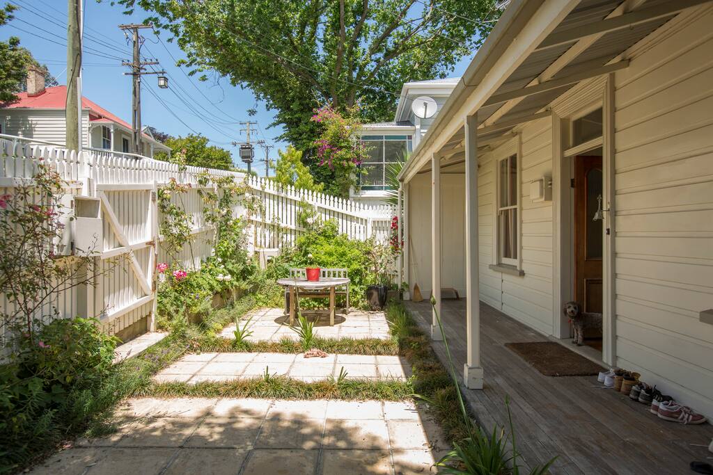 Front courtyard!