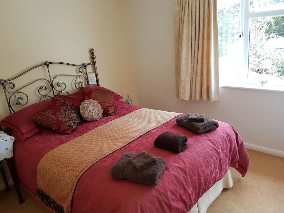 Cosy comfy bed.