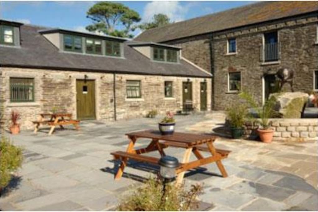 Ballahowin Courtyard