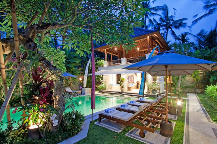 Amazing  4 BR Private  Villa Near Surfing Beach