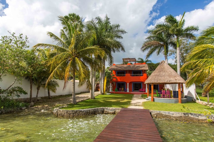 Tree House - Villa with Pier