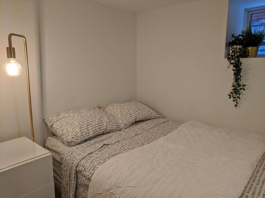 100% cotton flannel sheets and a Sealy pillowtop mattress make for a comfortable night's sleep.