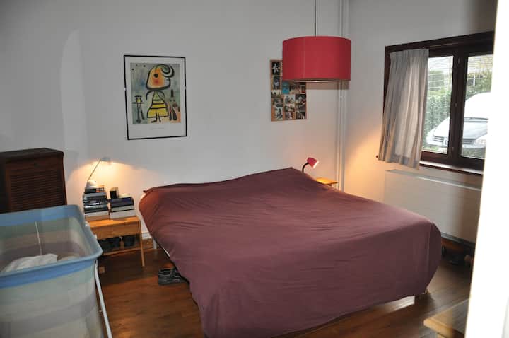 Habitación con cama doble + cama para bebés.