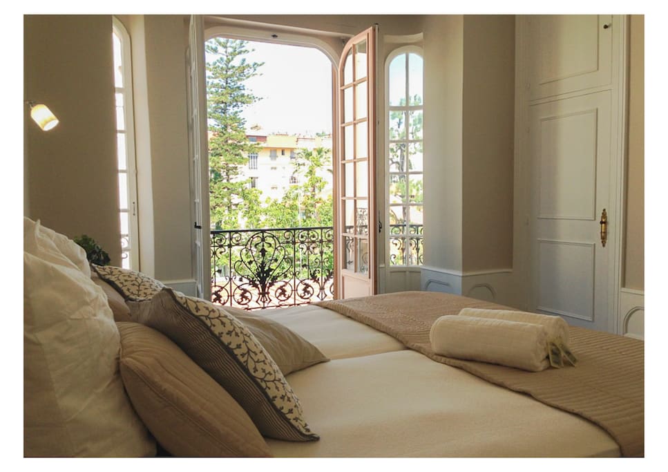 The spacious interiors in this apartment are filled with natural light and boasts of generous balconies with view over the neigbourhood and is perfectly positioned to catch those spectacular Mediterranean sunsets.
Picture bedroom "B3".