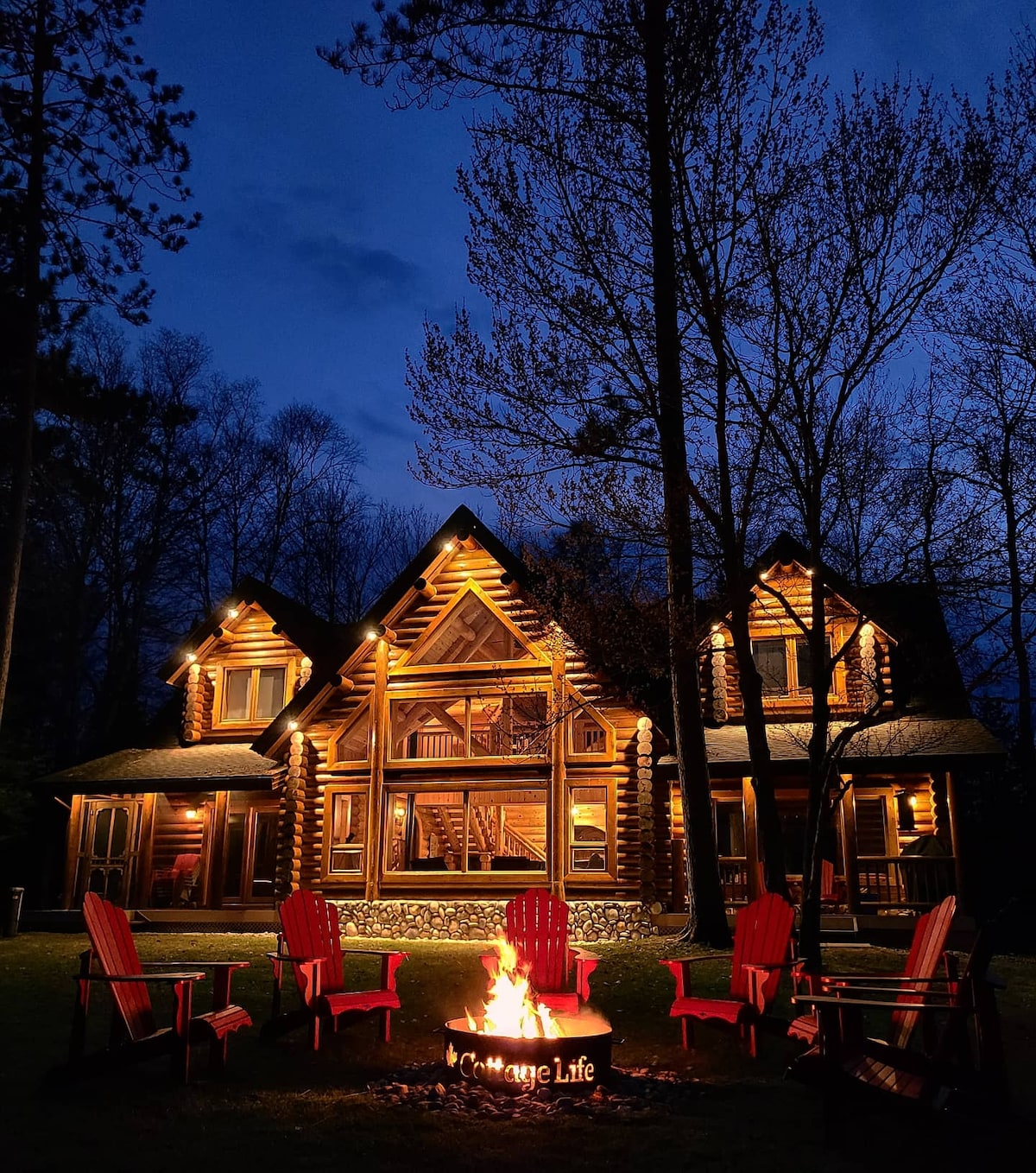 The 'Stately Log Cottage' on Lake Bernard Cottages for Rent in