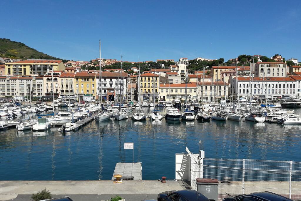 Vue directe depuis l'appartement sur le port de plaisance
