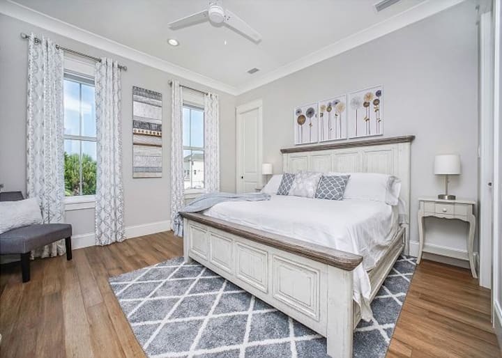 Dormitorio principal con baño privado. 
