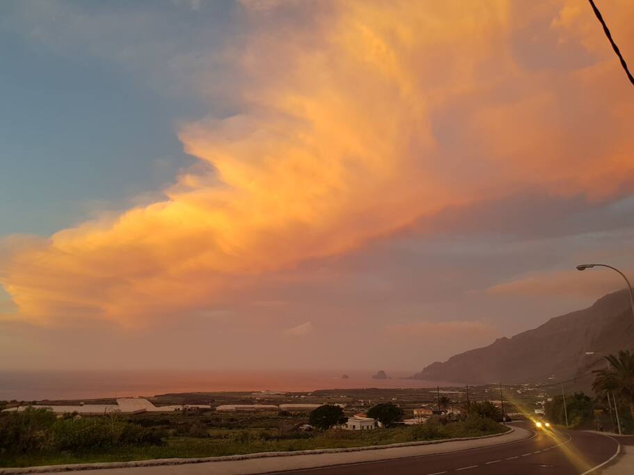 PUESTA DE SOL DESDE EL BALCON