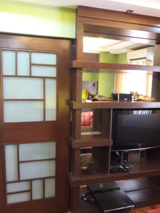 Entertainment area,door division going to the bedroom