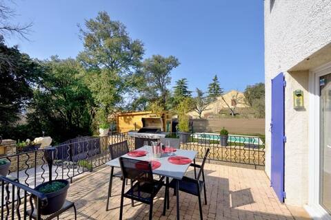 Close to Uzès, villa with pool and hot tub in a quiet area