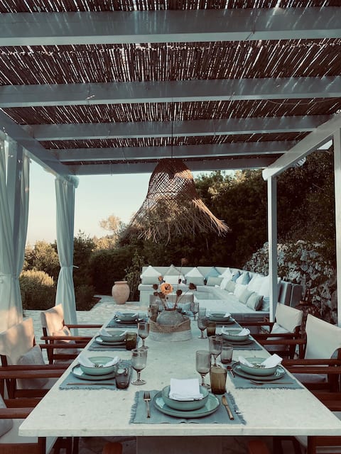 Romantic cottage by the beach