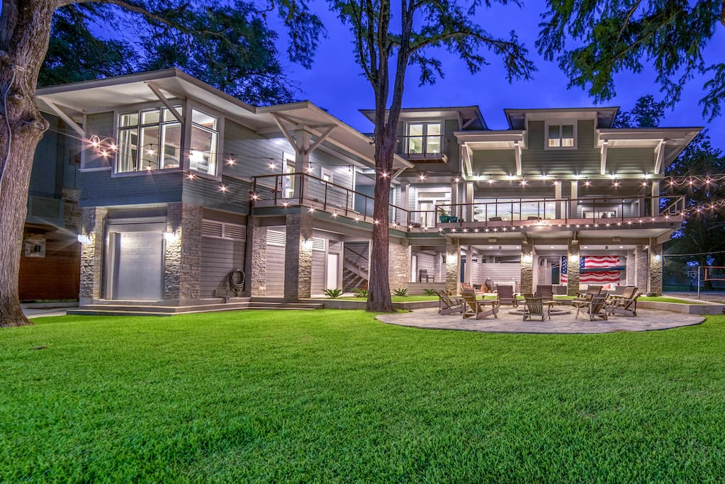 The multiple levels of the estate provides 5 bedrooms boasting beautiful lake views while the other rooms overlook the spectacular private grounds.