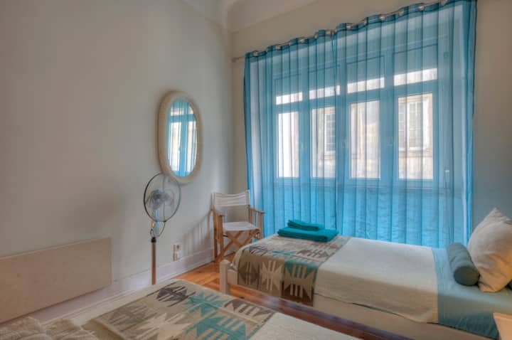 Დეტალურად ლურჯი საძინებელი Casa Glória