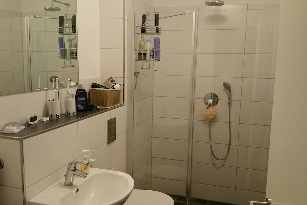 Barrierefreie Dusche mit Regendusche