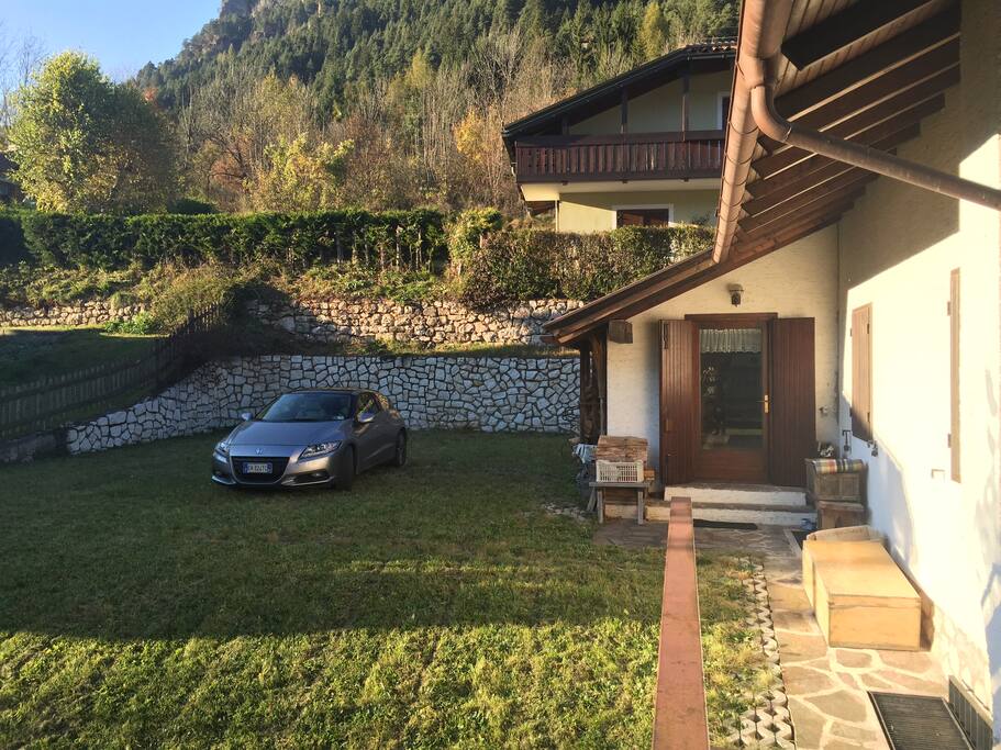 Giardino + posti auto all'aperto