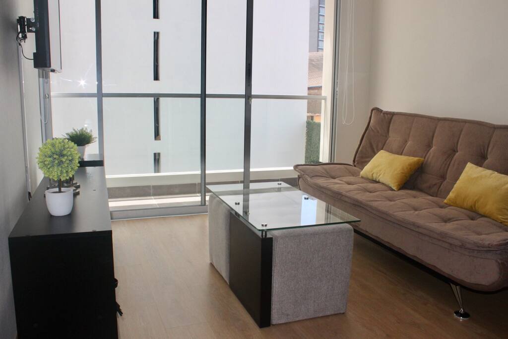 Sala con Sofá Cama / Living Room with Couch-Bed