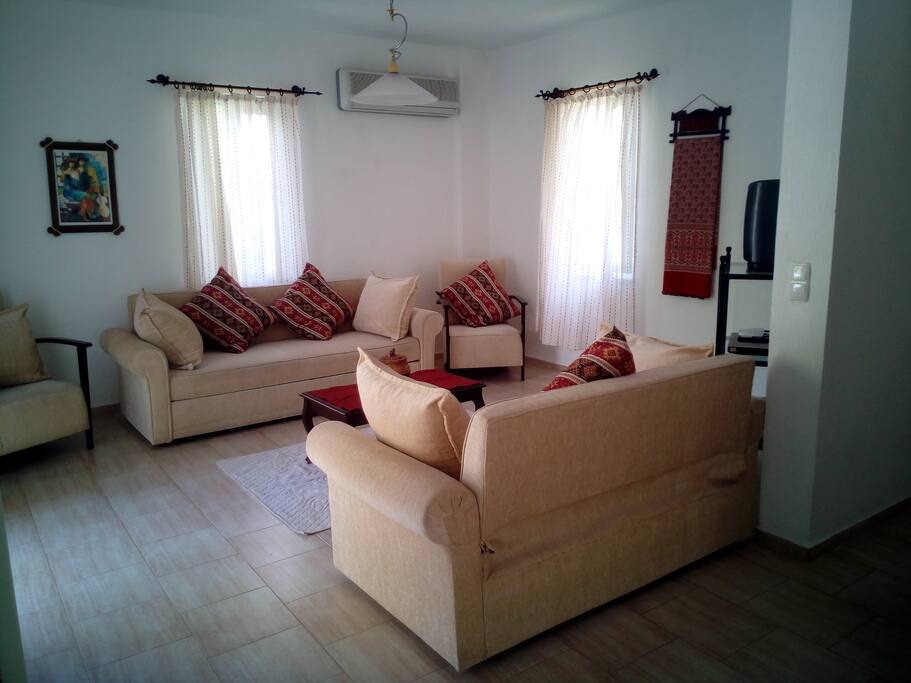 Cosy lounge area in very large open plan kitchen/dining/
lounge area