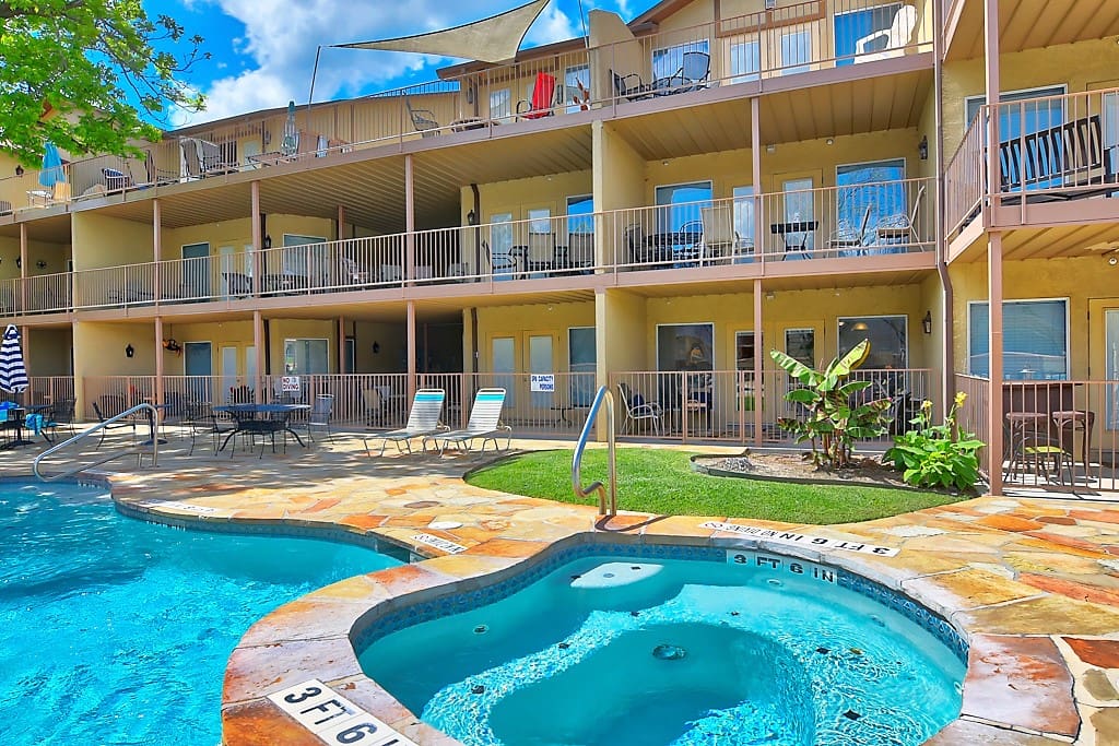 New Braunfels Riverside Getaway Condominiums for Rent in New