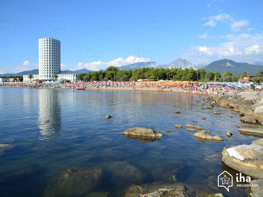 SPIAGGIA VICINO ALLA STRUTTURA A KM 2.5 DI DISTANZA CON VISTA TORRE FIAT COSTRUITA DA G- AGNELLI NEL 1939