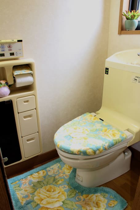 Toilet at 2nd floor 2樓專用洗手間