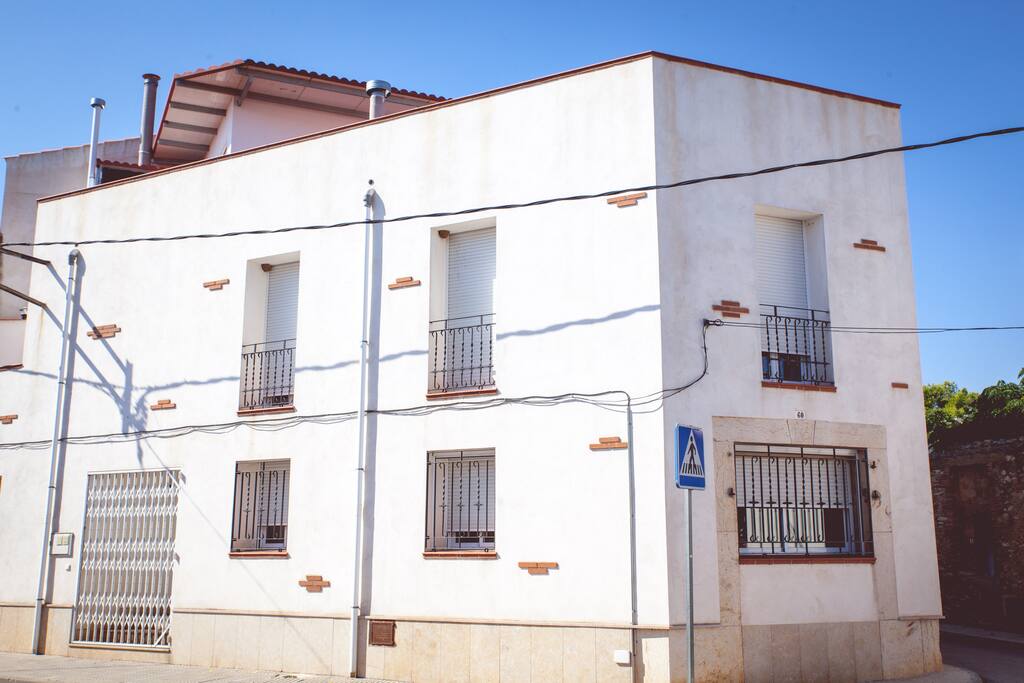 Outside view. Exterior de la casa