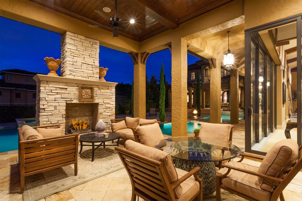 Fireplace ands
Setting area in pool area overlooking Lake Siena.