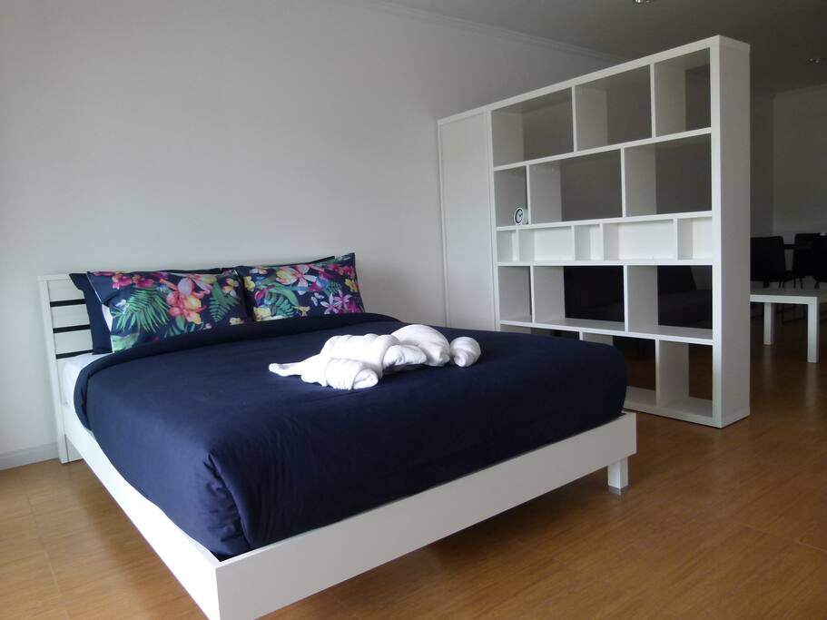 Queen Size Bed 5'
