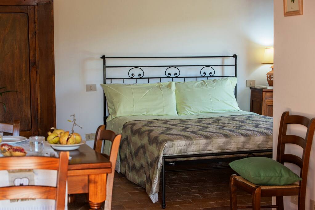 L'Olivo: particolare letto