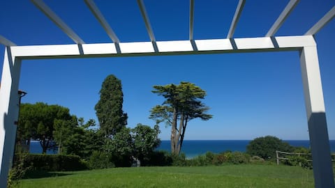 House in Civitanova Charming View with Garden