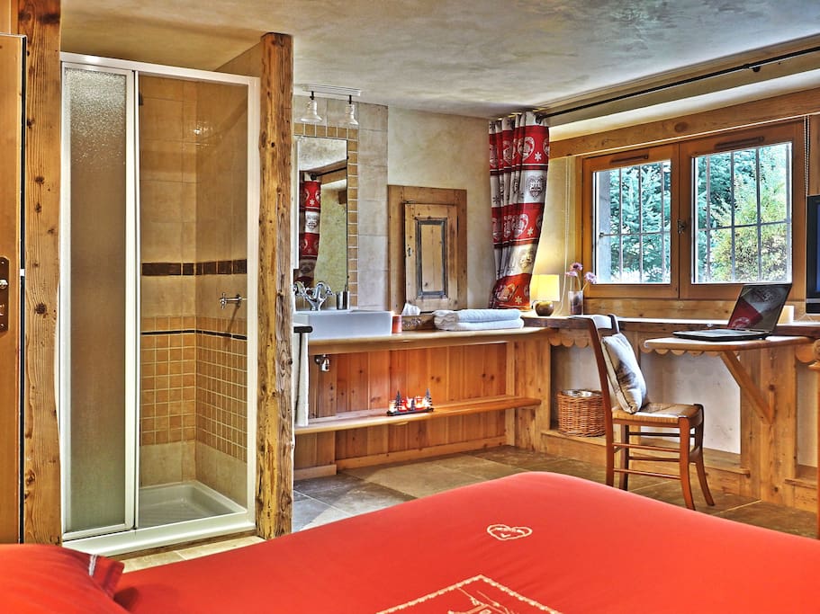 Ensuite room - chambre avec douche et wc