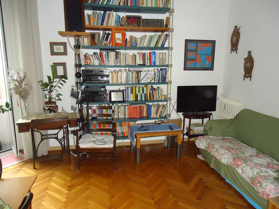 SALOTTO CON DIVANO LETTO