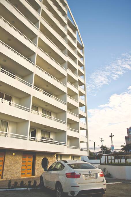 Condominio cerrado con estacionamiento privado y de visitas