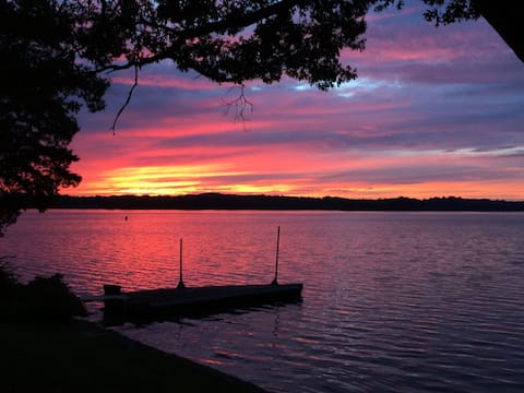 Luxury lake-living close to the city, boat w/slide