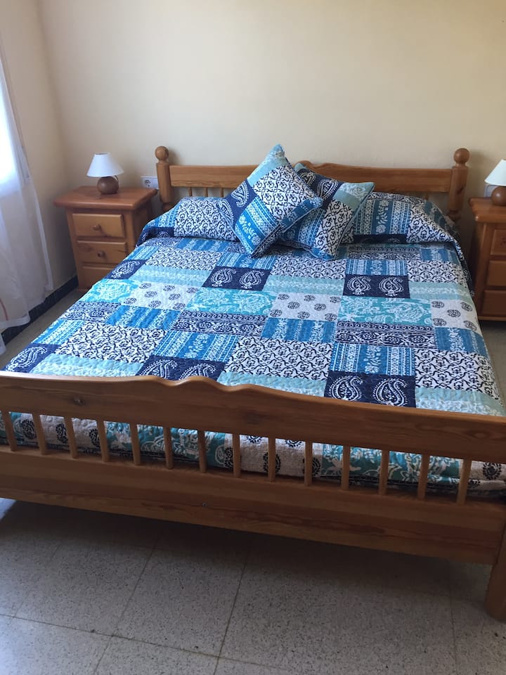 Dormitorio 2 con cama de matrimonio - חדר זוגי 2 - חדר שינה מס '2 עם מיטה צרפתית